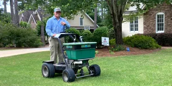 fertilizing lawn